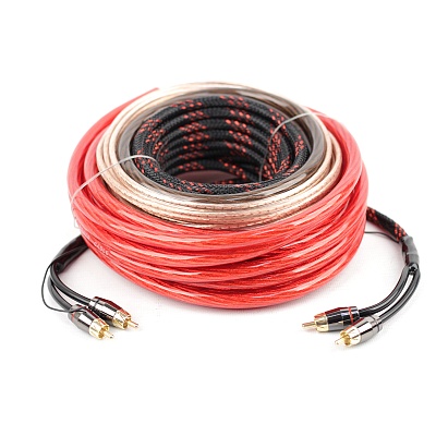 Two-channel amplifier cable set